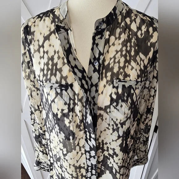 Vince Stylish Black and Cream Basketweave Print Women's Blouse - Picture 4 of 13